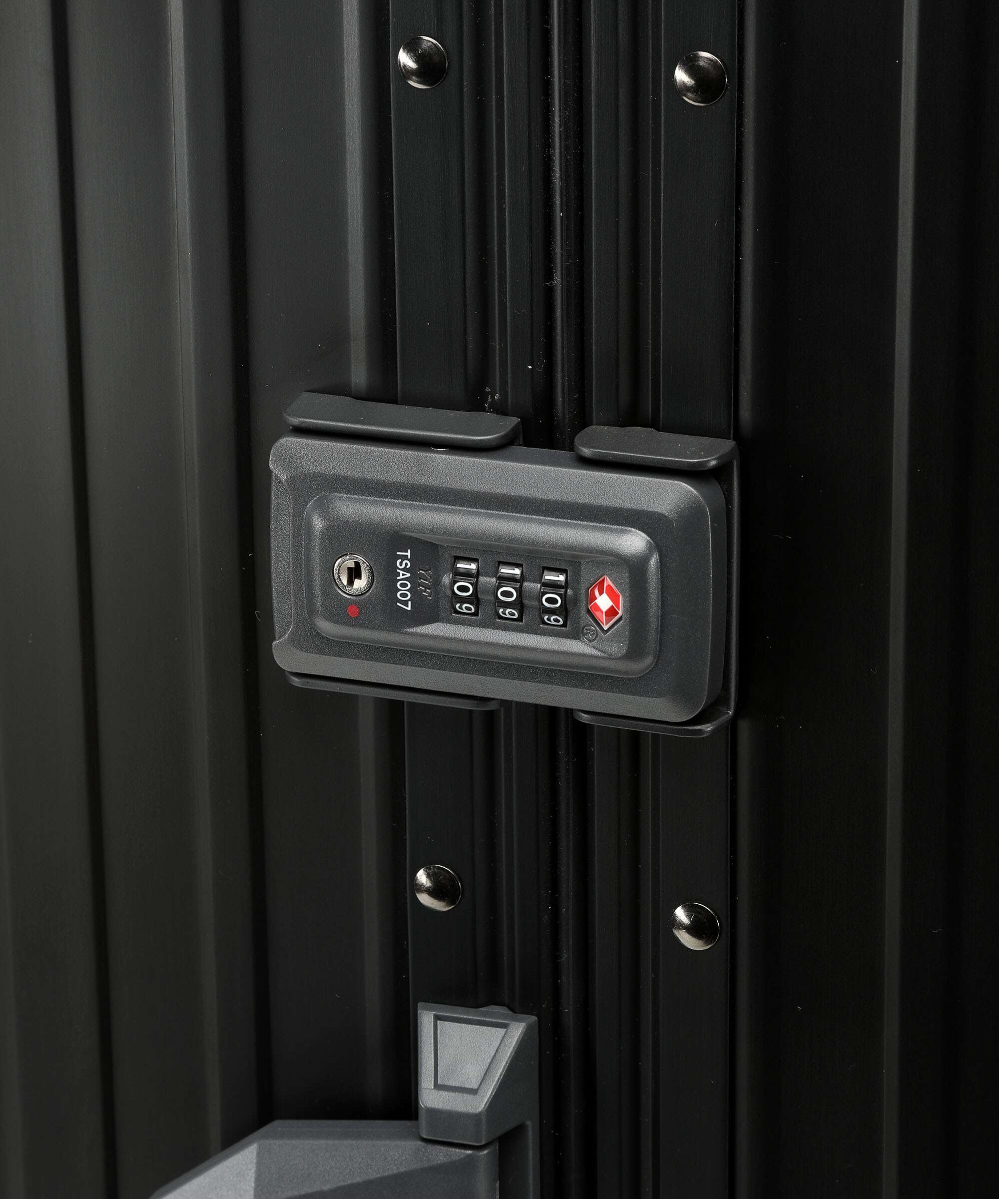 Aleon 26 Traveler Spinner (4 wheels) onyx