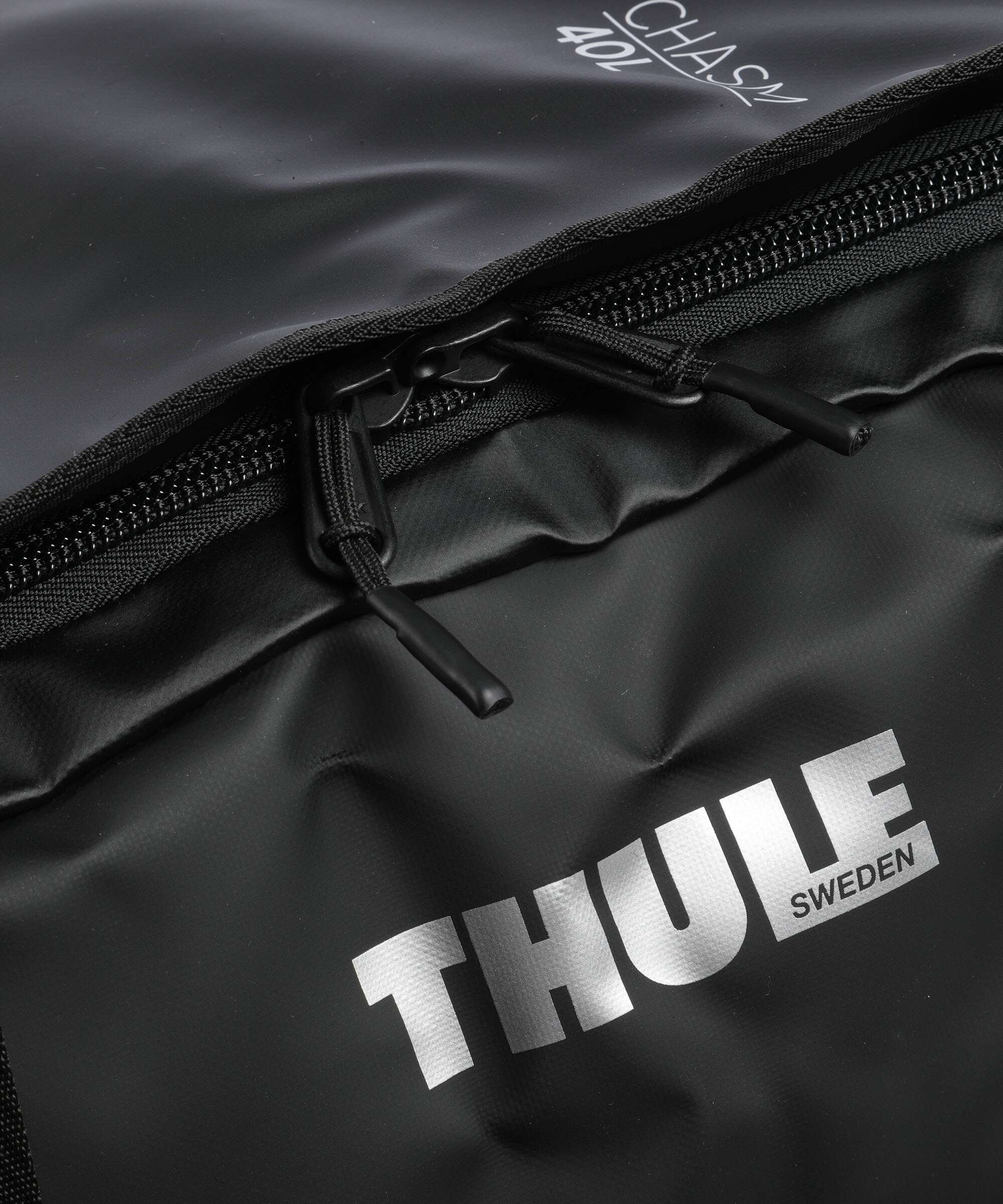 Thule Chasm 40 Weekend bag black