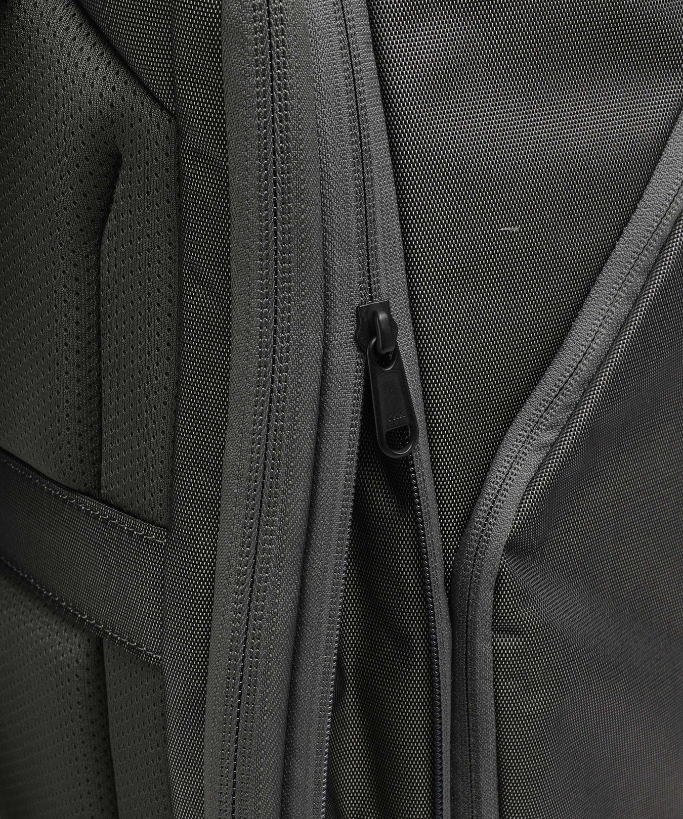 Thule Subterra 2 26 Backpack vetiver gray