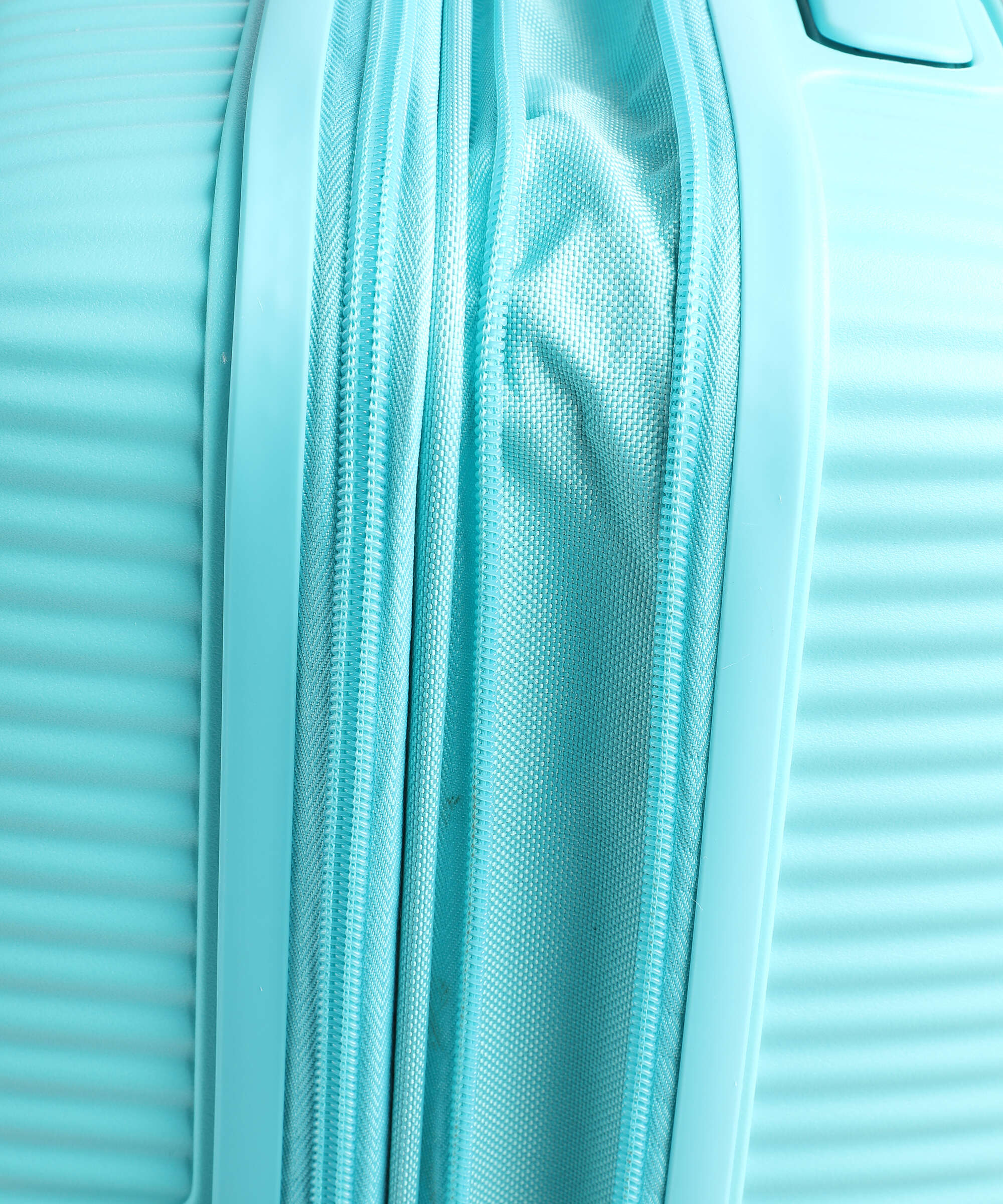 American Tourister Soundbox Spinner (4 wheels) poolside blue