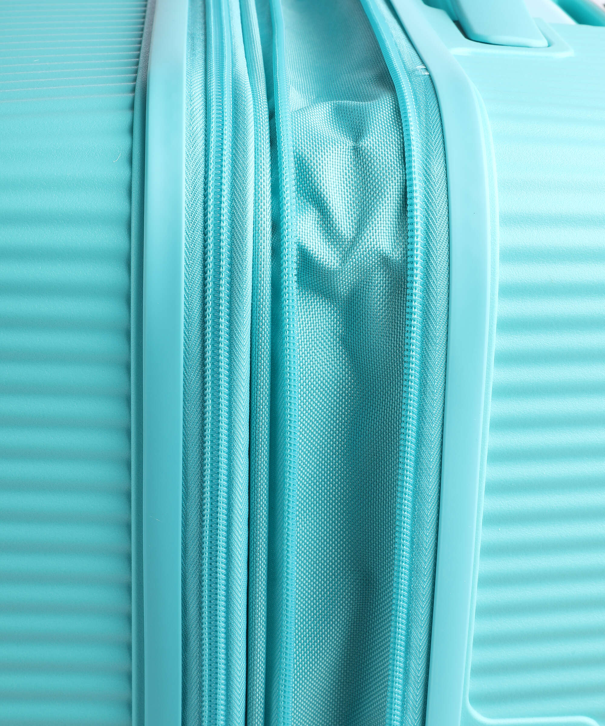 American Tourister Soundbox Spinner (4 wheels) poolside blue