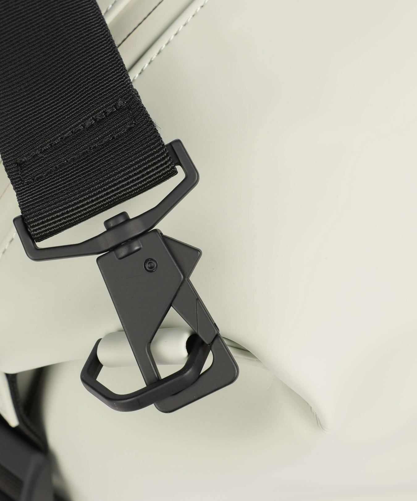 Rains Hilo Weekend bag daze