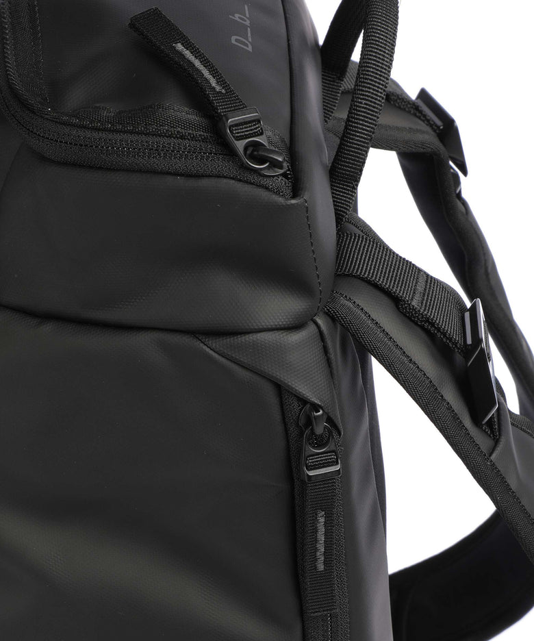 Db Hugger 20L Backpack black out
