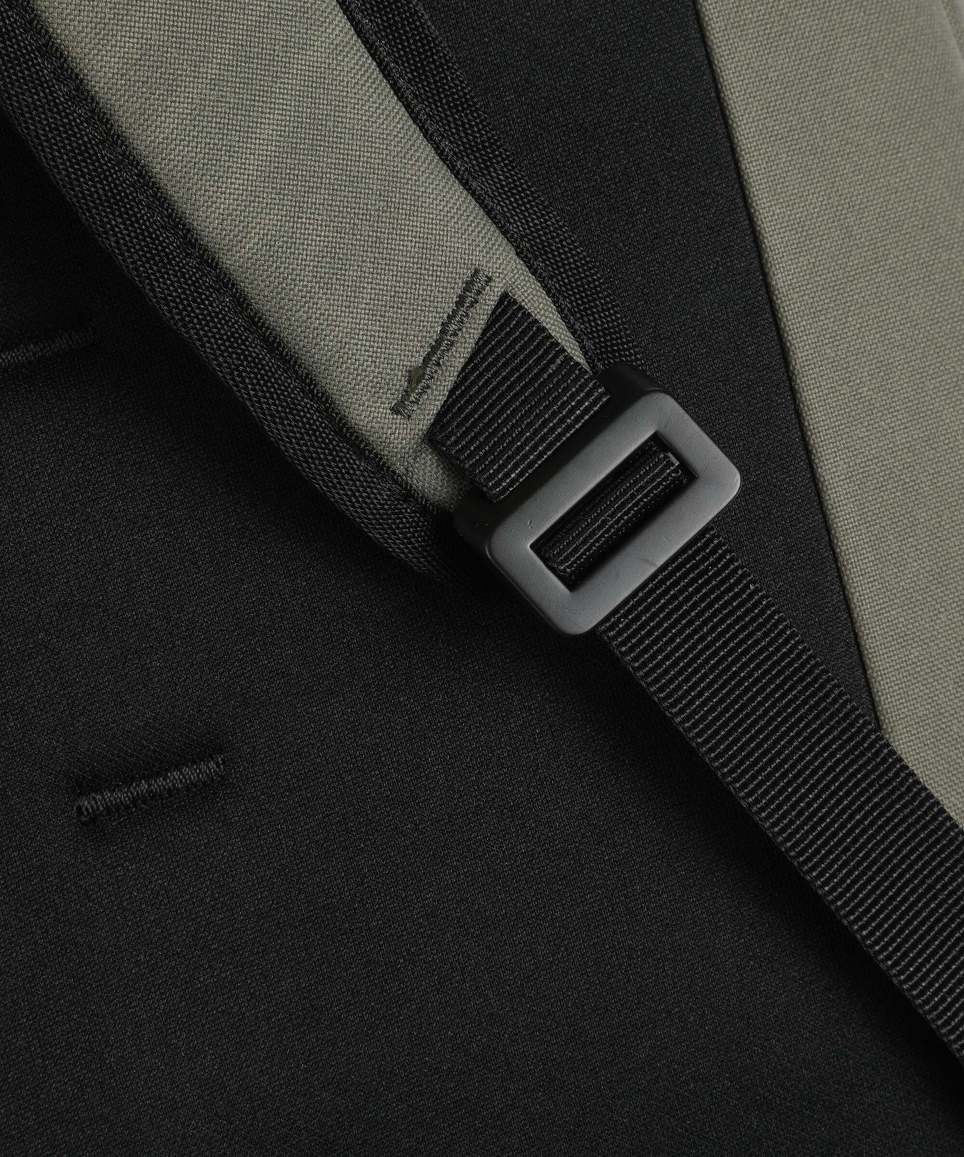 Db Hugger 30 Backpack forest green