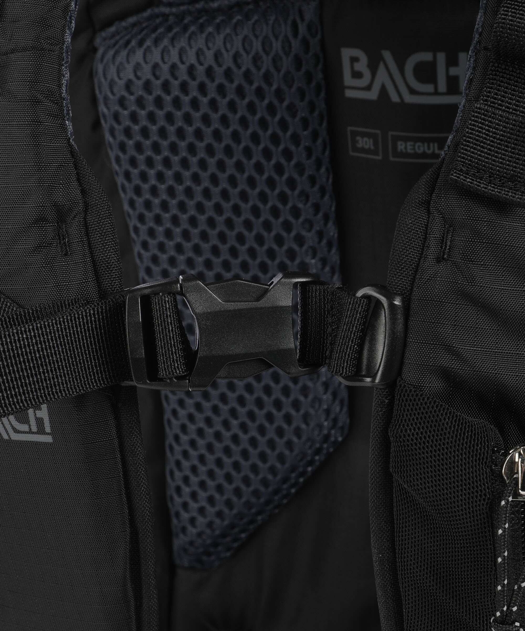 Bach Molecule 30 M Hiking backpack black