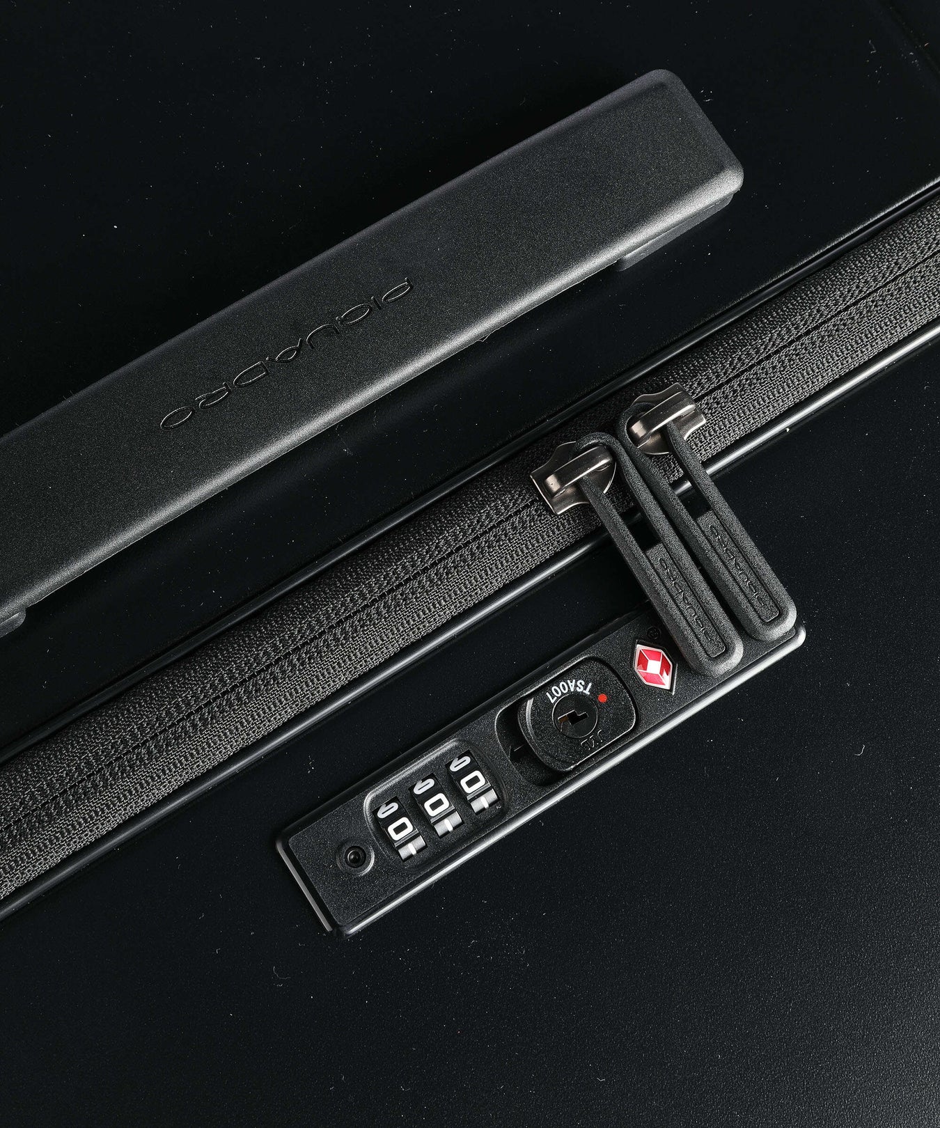 Piquadro PQ Light Spinner (4 wheels) matt black