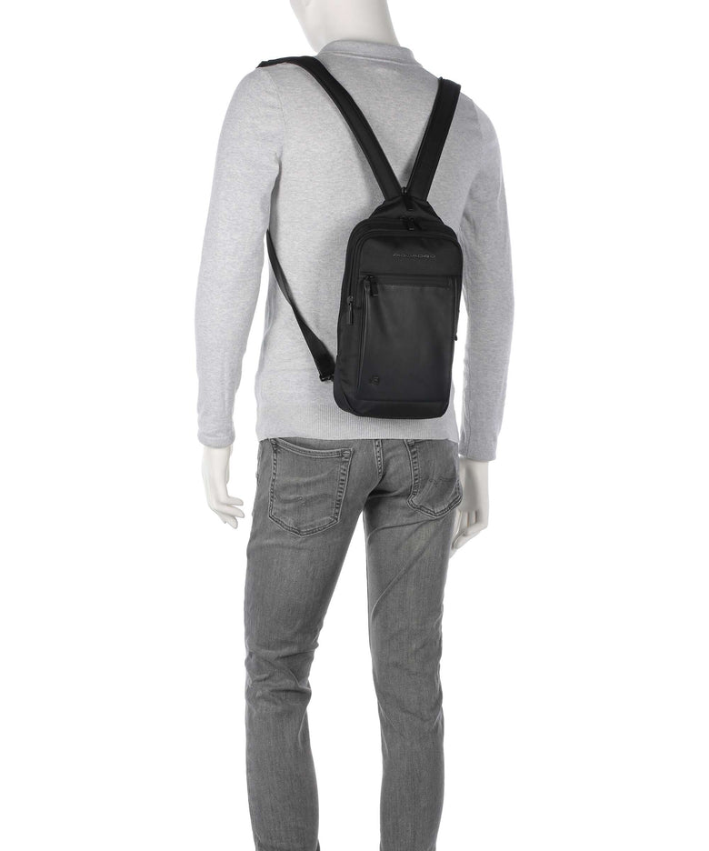 Piquadro S136 Sling bag black