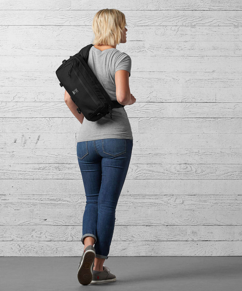 Chrome Kadet Crossbody bag black