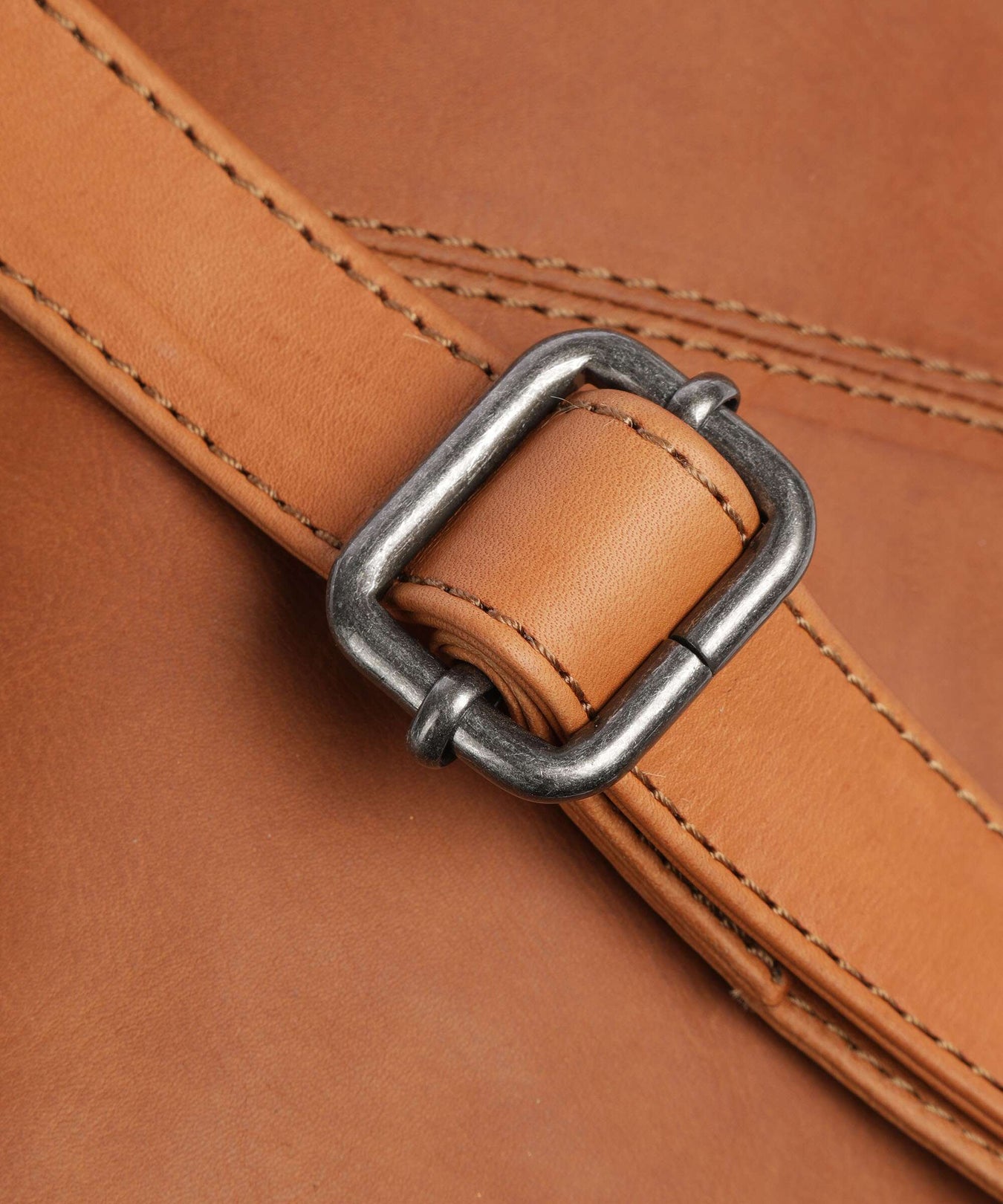 The Chesterfield Brand Cow Wax Pull Up Henderson Crossbody bag cognac