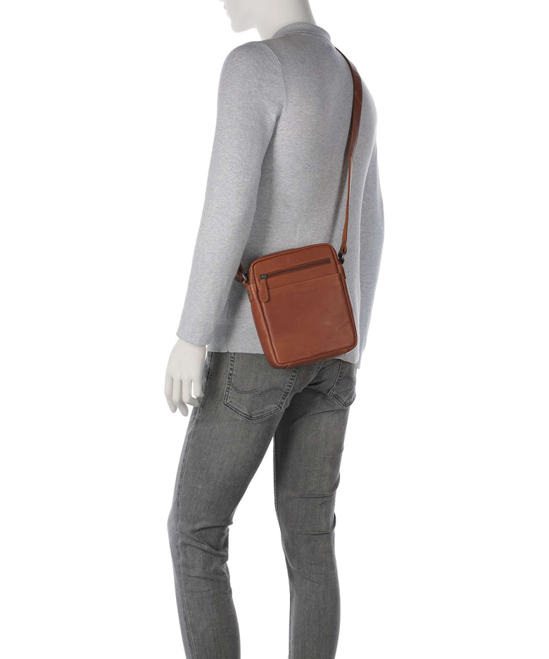 The Chesterfield Brand Wax Pull Up Cow Laveno Crossbody bag cognac