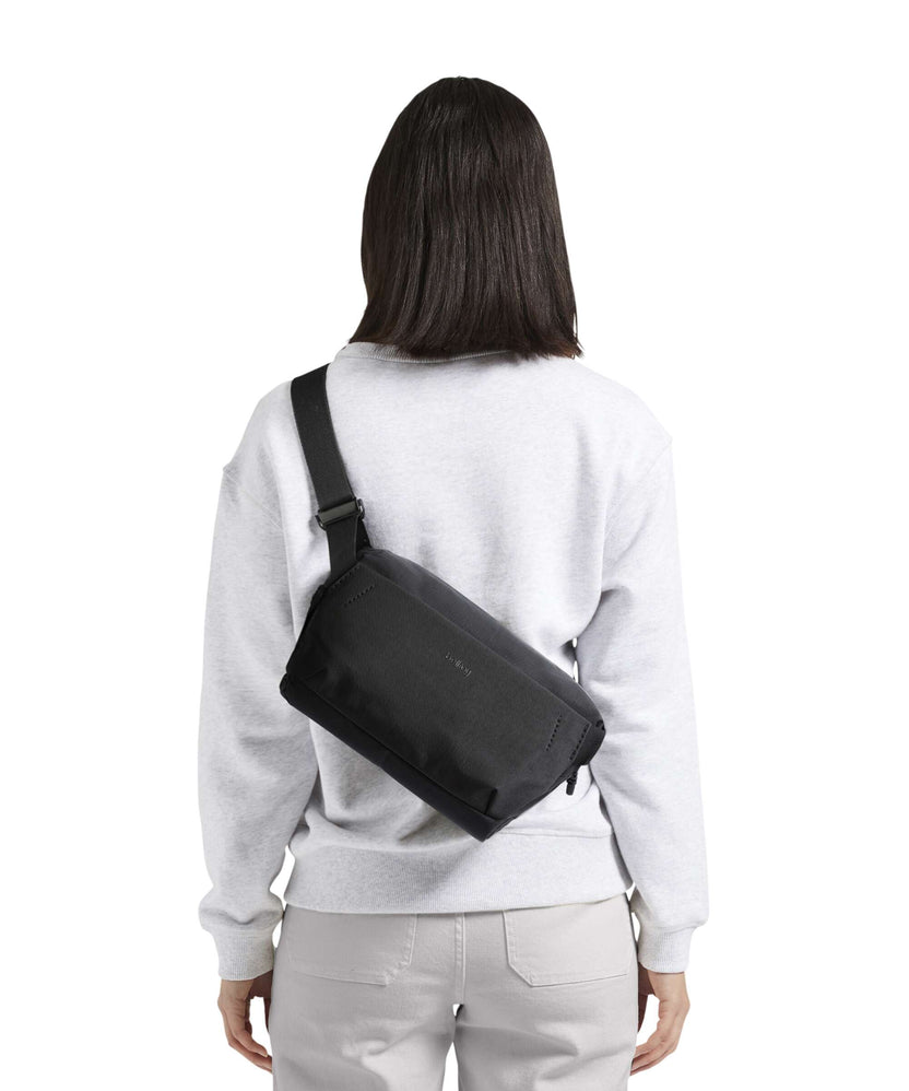 Bellroy Venture 6L Sling bag deep ocean