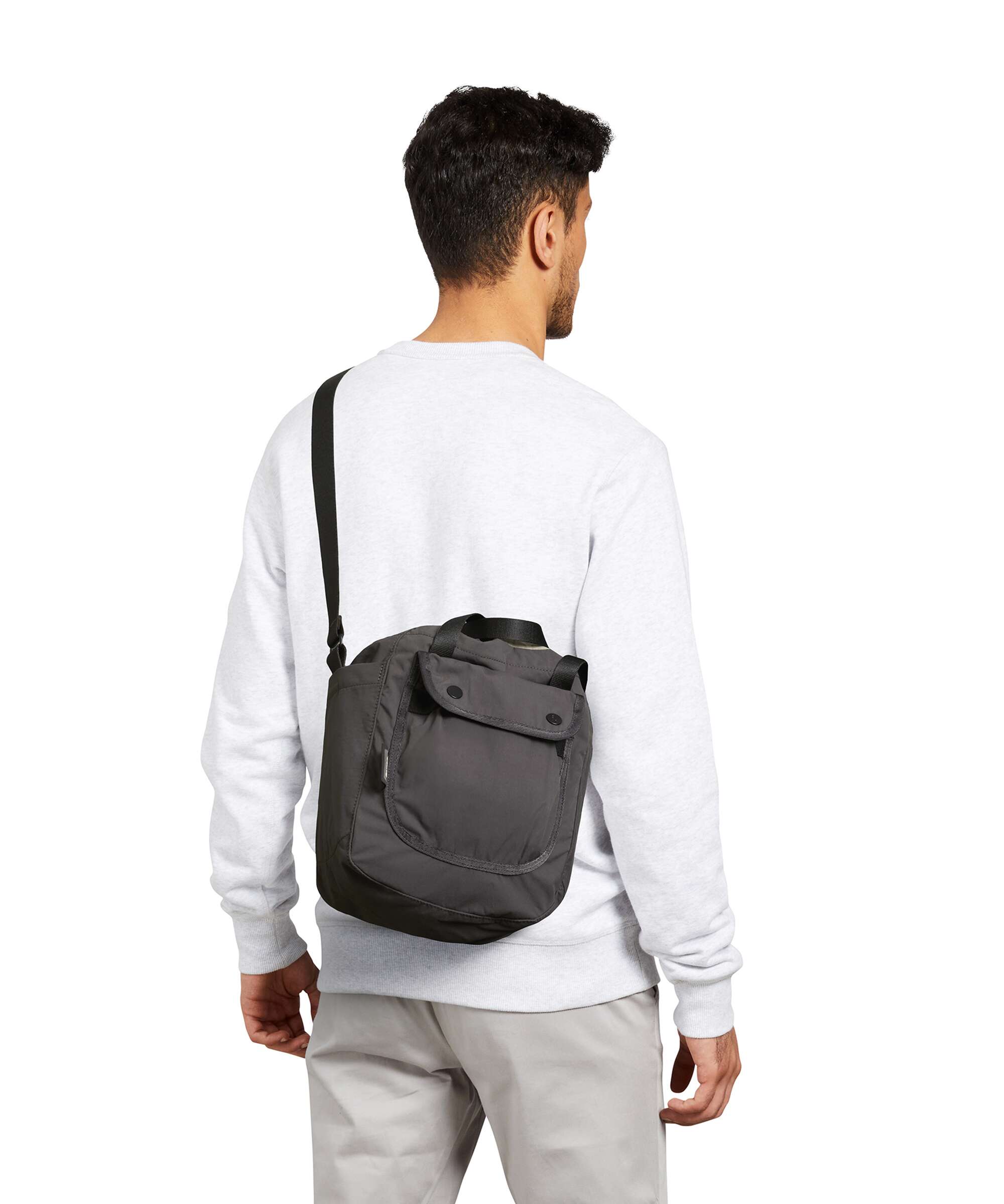 Bellroy Cinch 9 Bucket bag seafoam